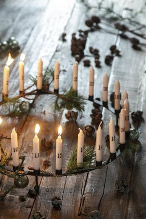 Adventskalender-Kerzen, grau/kurz/dünn, 24 Stück - GENKØ